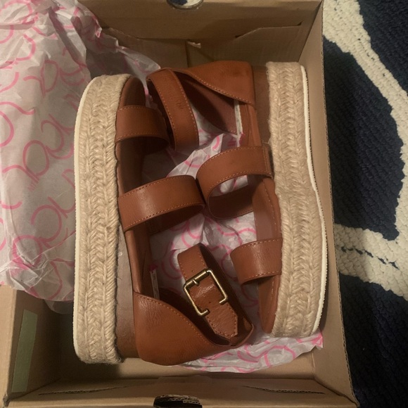 Women’s sandals 🌸 - Picture 1 of 5